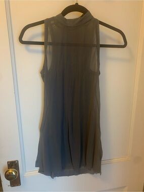 Gray contemporary dance costume